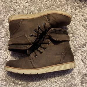 Cliffs Lace-up ankle boots